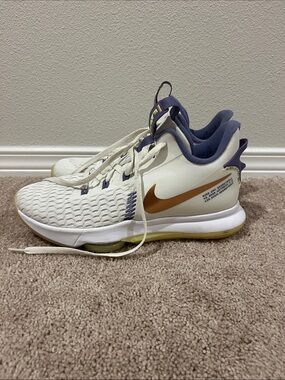 Nike LeBron Witness 5 Basketball Shoes